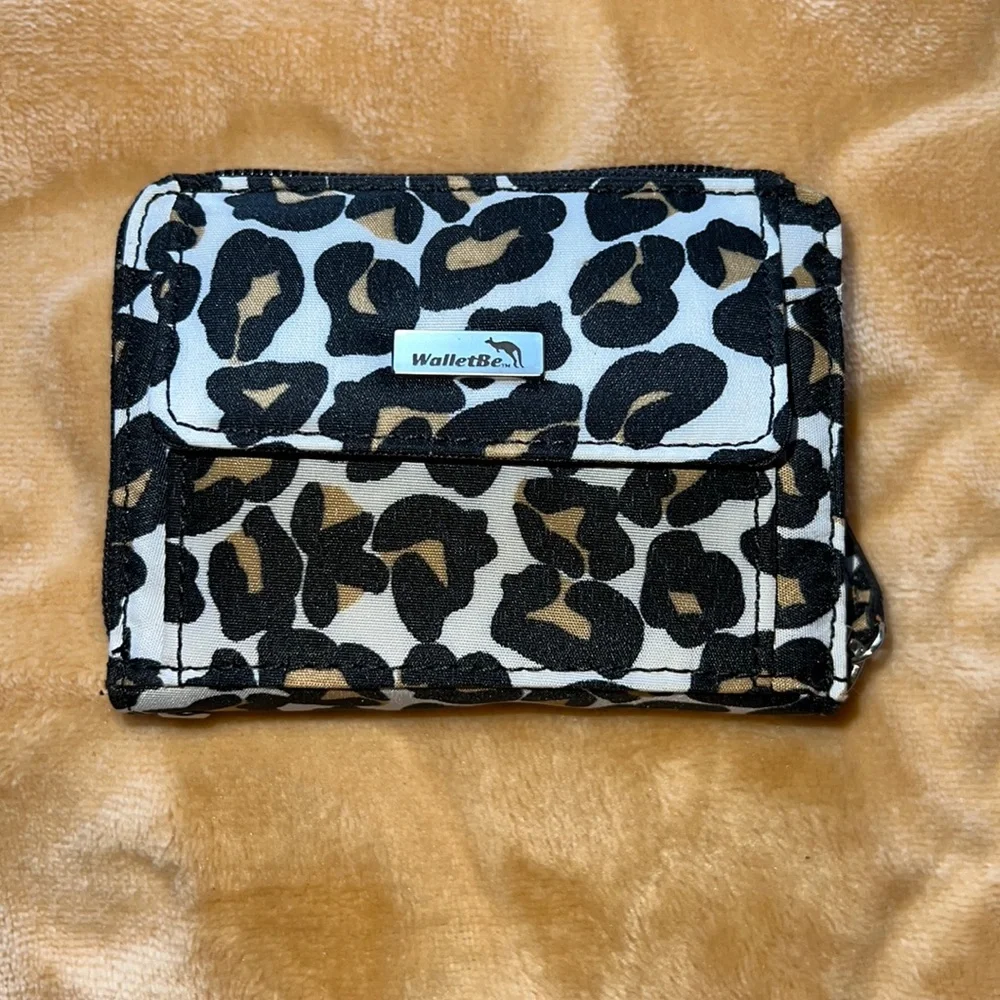 Walletbe Leopard Microfiber Wallet - Picture 2 of 6